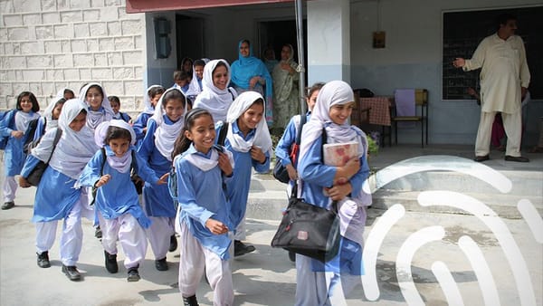 Schoolgirls in shalwar kameez in a Pakistani classroom